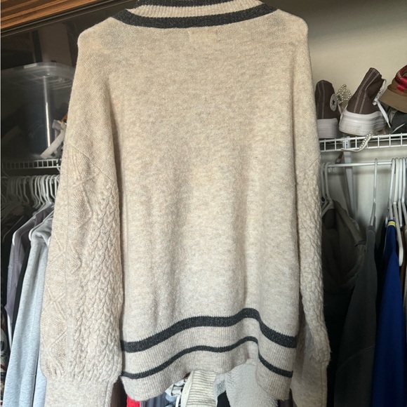 Large Altar’d state sweater - Picture 2 of 2